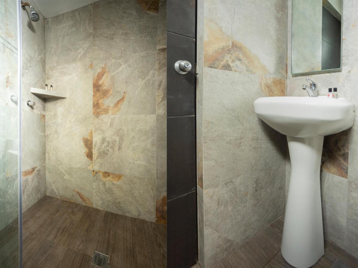 Adhoc Express Hotel Monterrey Bagian luar foto