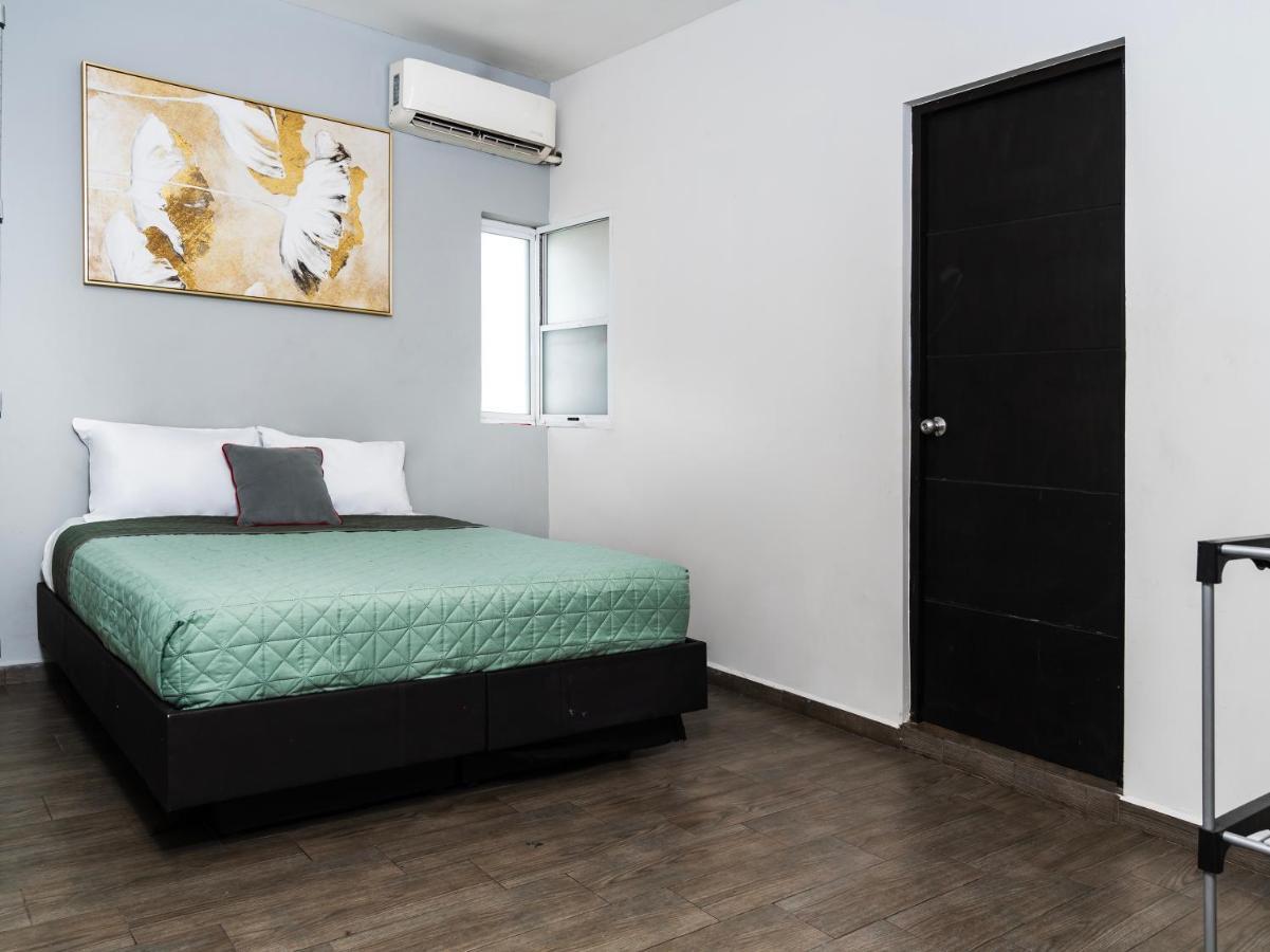 Adhoc Express Hotel Monterrey Bagian luar foto